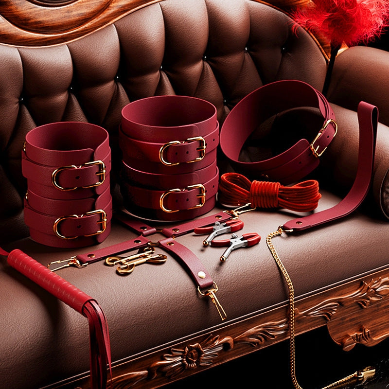 Kit BDSM 11 Pièces Clarissa Rouge – Pour des jeux intenses & élégants